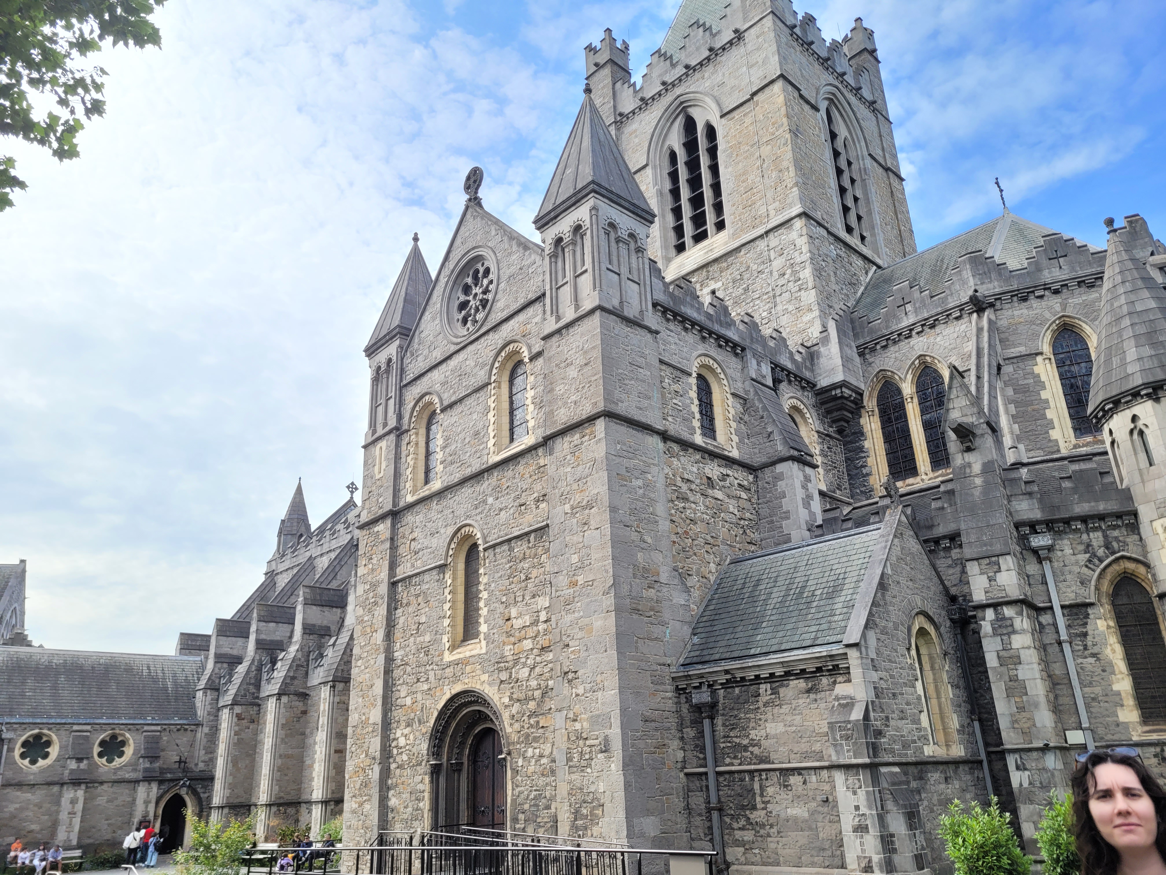 Clémence 'devant' le Dublin Castle