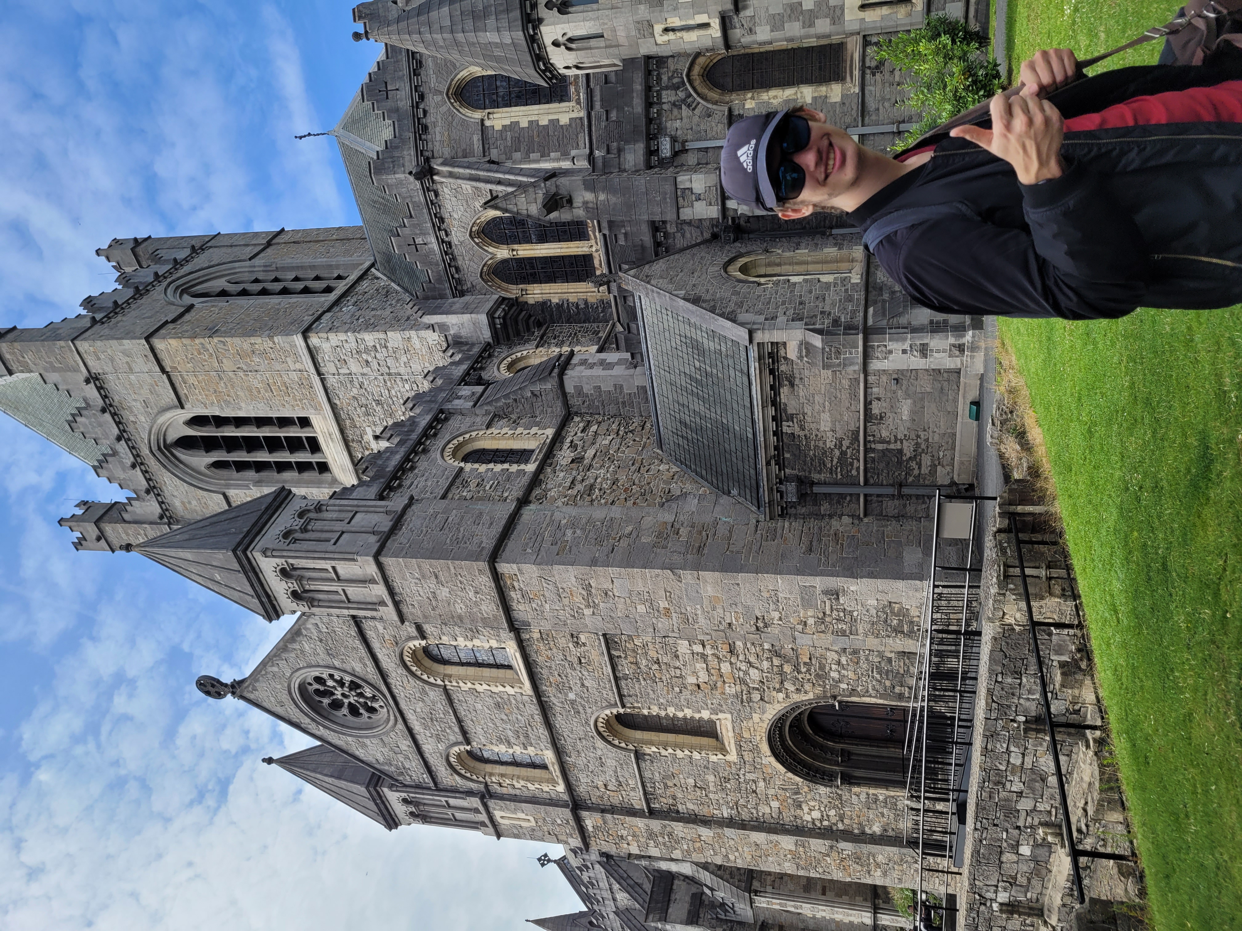 Nico devant le Dublin Castle
